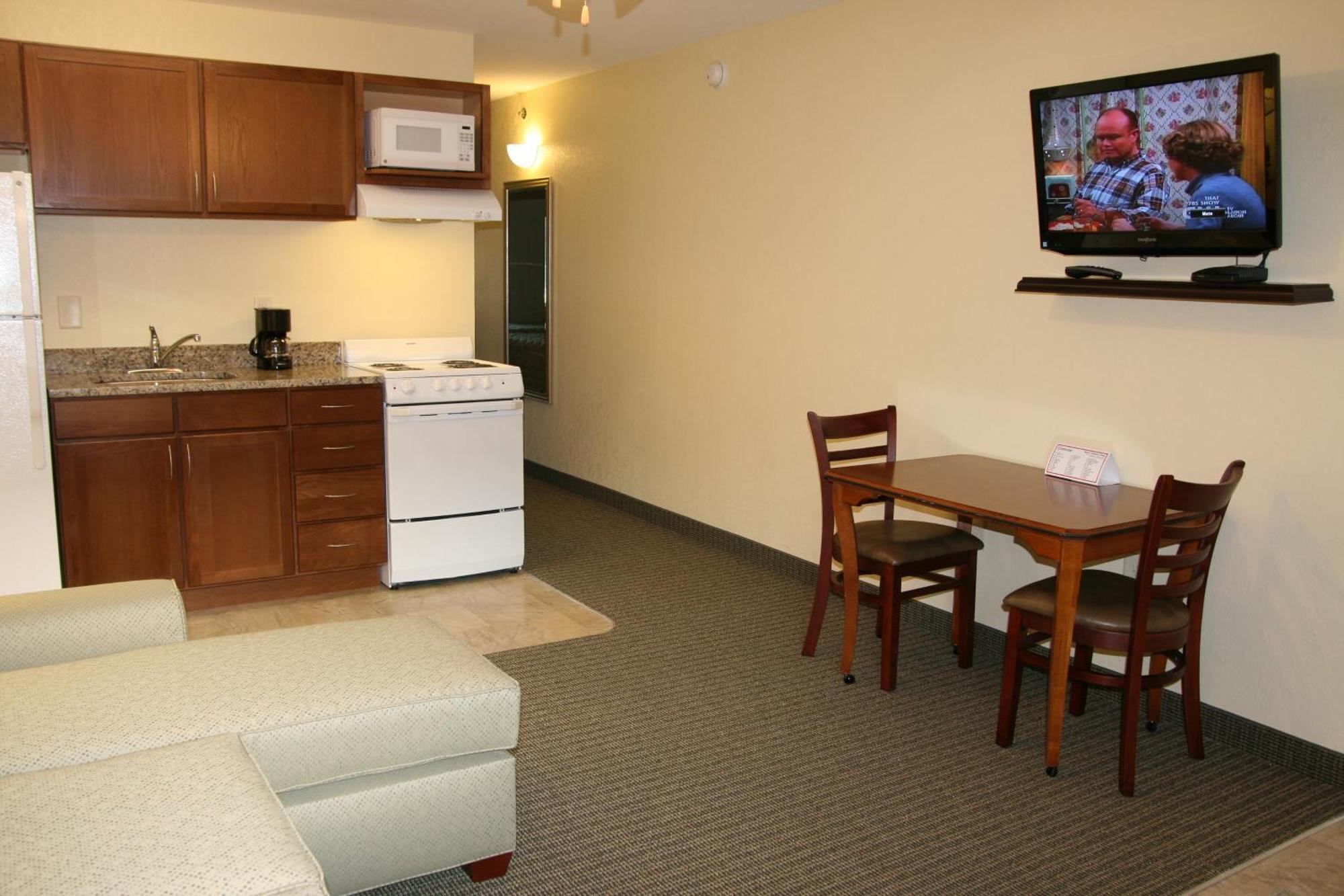 Affordable Suites Of America Augusta Room photo