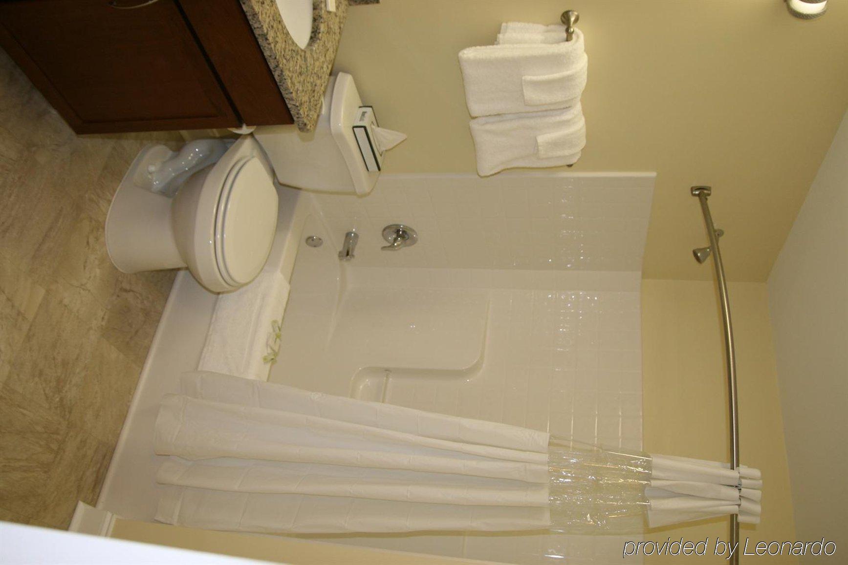 Affordable Suites Of America Augusta Room photo