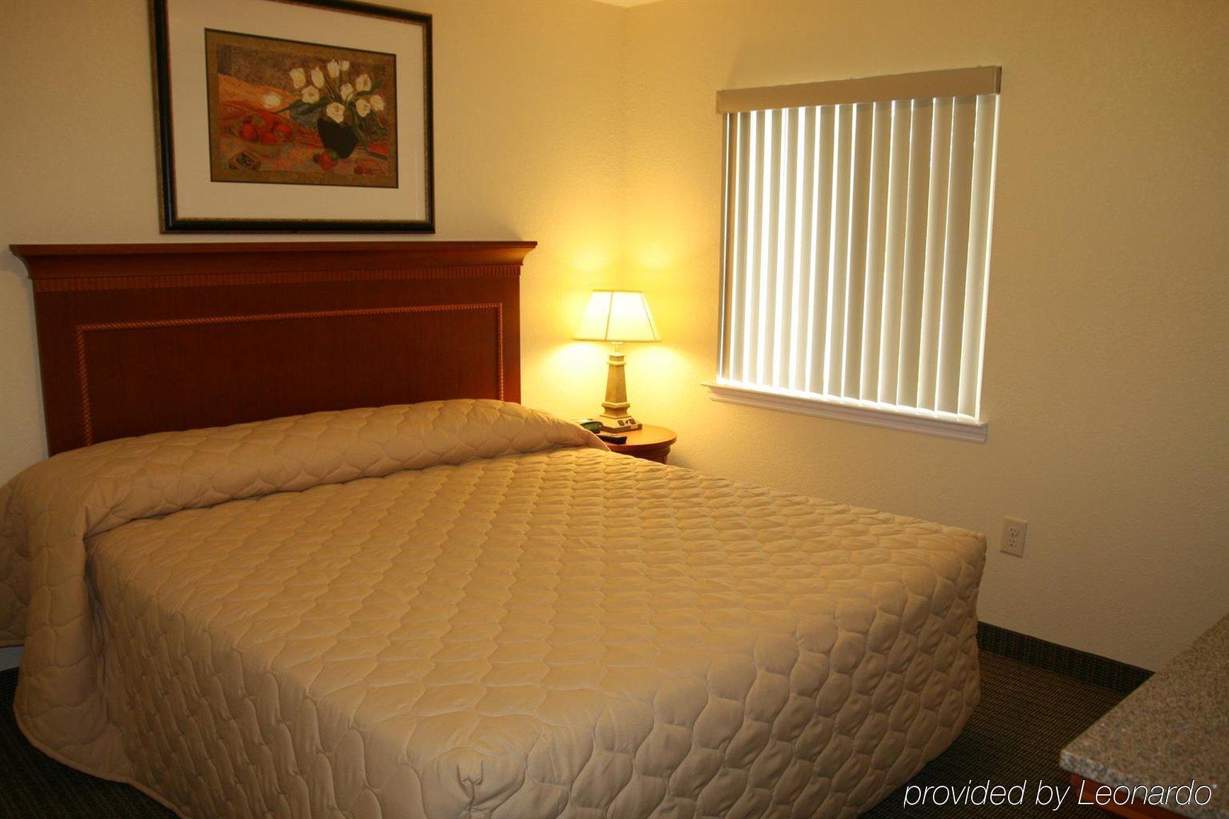 Affordable Suites Of America Augusta Room photo